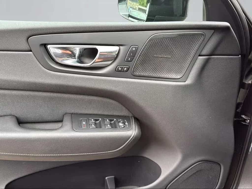 Volvo XC60 R Design 2WD 2.0 Diesel KAT Android Auto Me 08/2020-photo-8