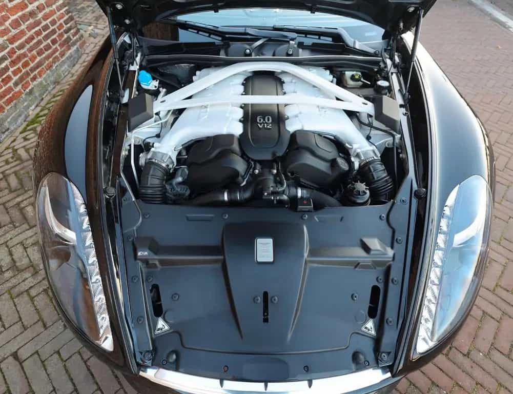 Aston Martin Vanquish Volante | Carbon - B&O - Camera 05/2017-photo-16