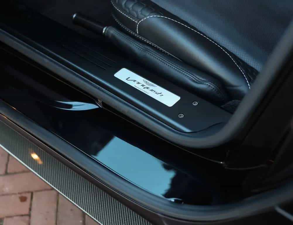 Aston Martin Vanquish Volante | Carbon - B&O - Camera 05/2017-photo-25