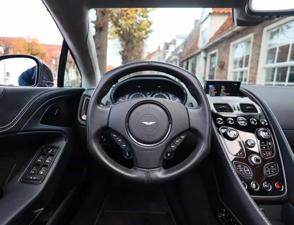 Aston Martin Vanquish Volante | Carbon - B&O - Camera 05/2017-photo-32