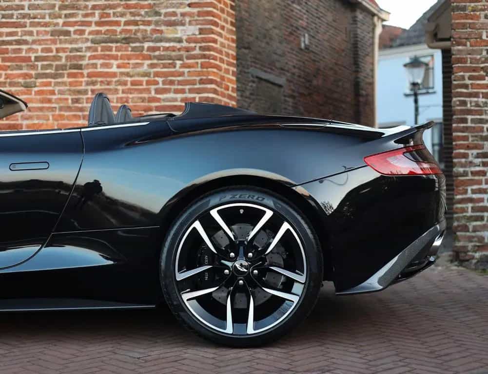 Aston Martin Vanquish Volante | Carbon - B&O - Camera 05/2017-photo-41