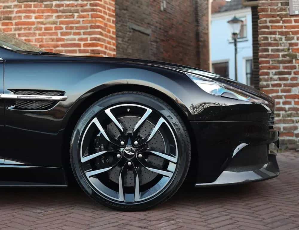 Aston Martin Vanquish Volante | Carbon - B&O - Camera 05/2017-photo-43