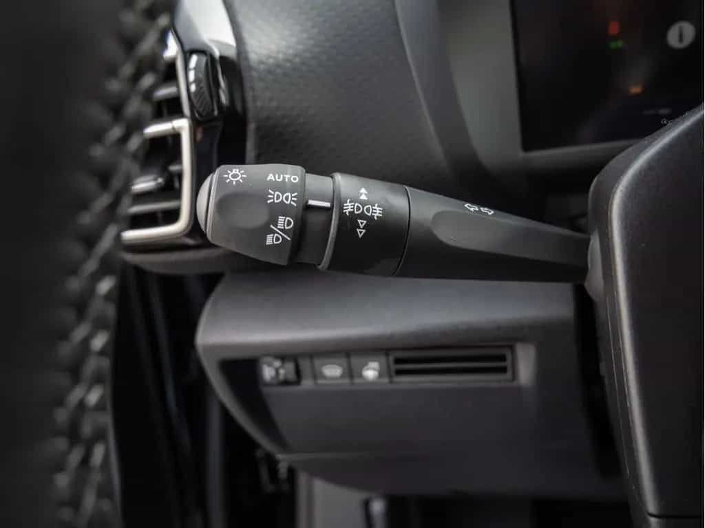 Citroën C4 Lim. 1.2 Max 145 mHEV Schiebedach + Allwetter 12/2025-photo-19