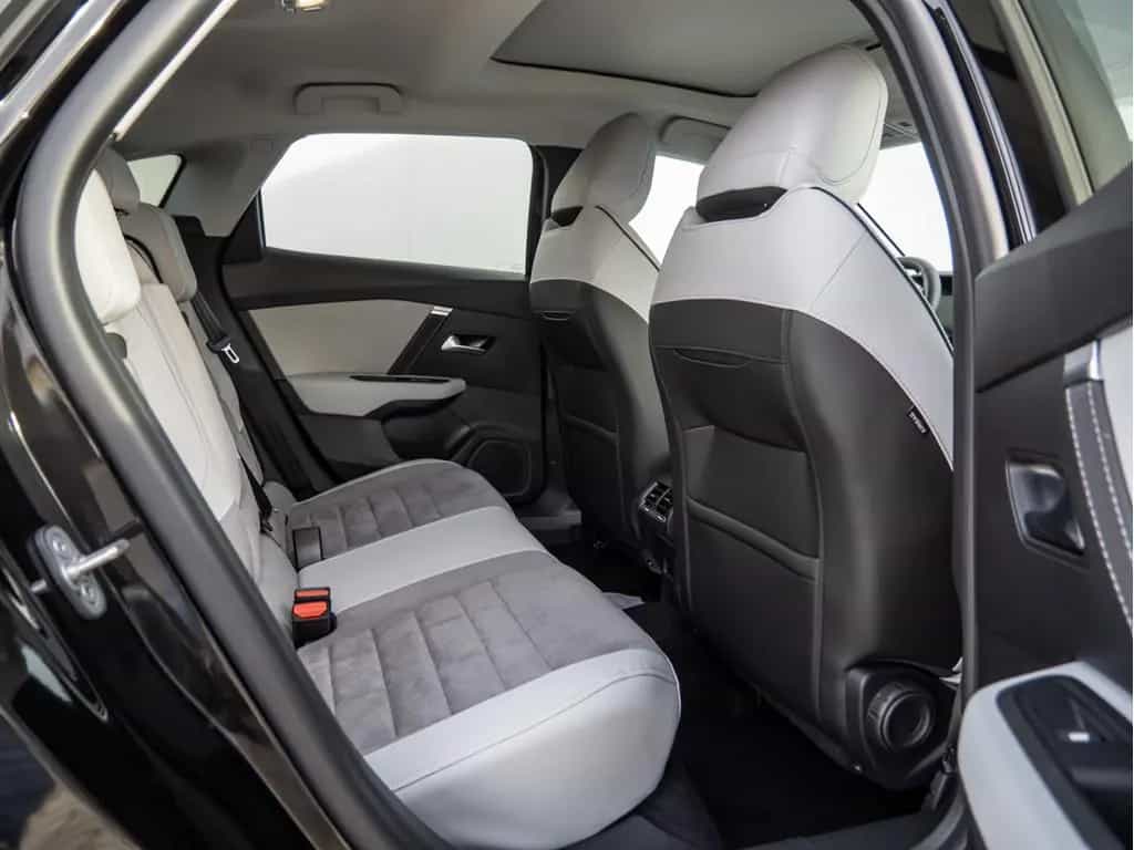Citroën C4 Lim. 1.2 Max 145 mHEV Schiebedach + Allwetter 12/2025-photo-8