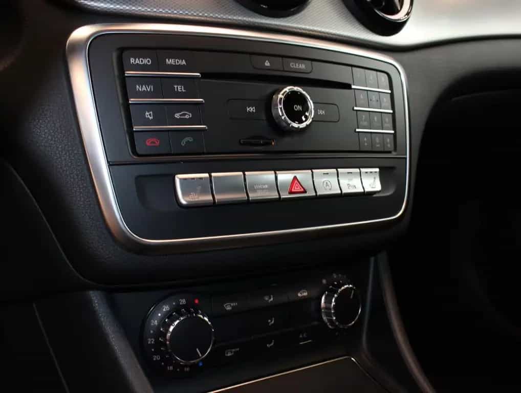 Mercedes-Benz A-Class 200 AMG Line BlueEff 06/2018-photo-12