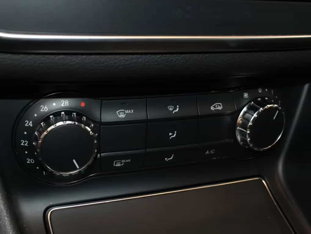 Mercedes-Benz A-Class 200 AMG Line BlueEff 06/2018-photo-17