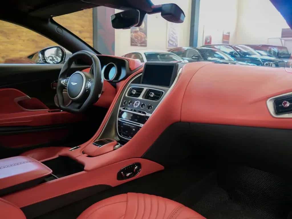 Aston Martin DB11 5.2 V12 AMR Launch Edition 1 0f 1000 01/2017-photo-11