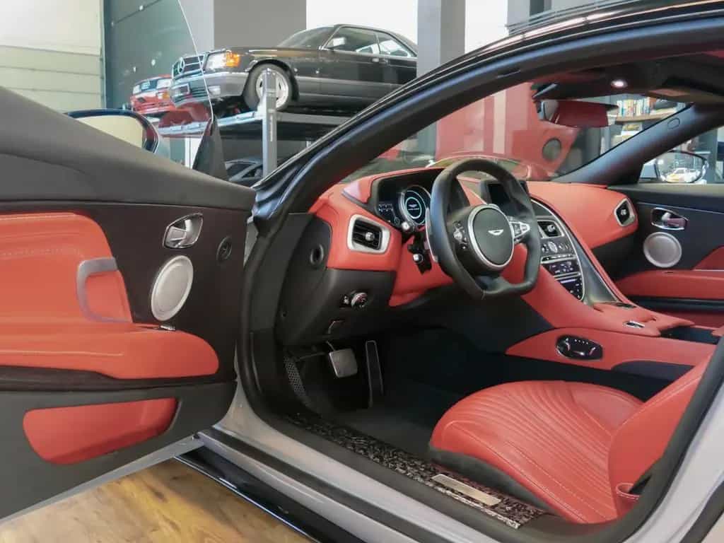 Aston Martin DB11 5.2 V12 AMR Launch Edition 1 0f 1000 01/2017-photo-6