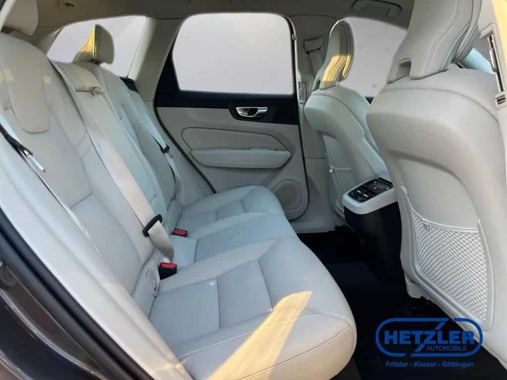 Volvo XC60 B5 Ultimate Bright AWD HUD AHK Digitales Co 10/2022-photo-11