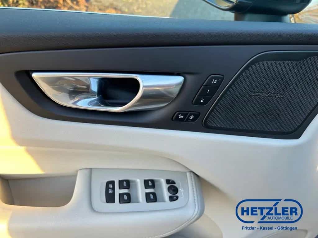 Volvo XC60 B5 Ultimate Bright AWD HUD AHK Digitales Co 10/2022-photo-15