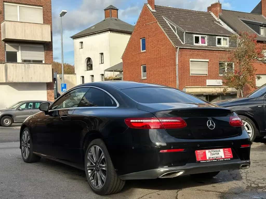 Mercedes-Benz E 300 Coupe*1.Hand*Tüv*Inspektion* 11/2018-photo-12