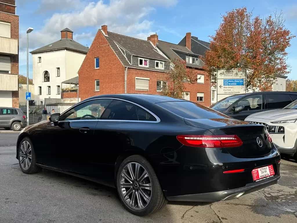Mercedes-Benz E 300 Coupe*1.Hand*Tüv*Inspektion* 11/2018-photo-13