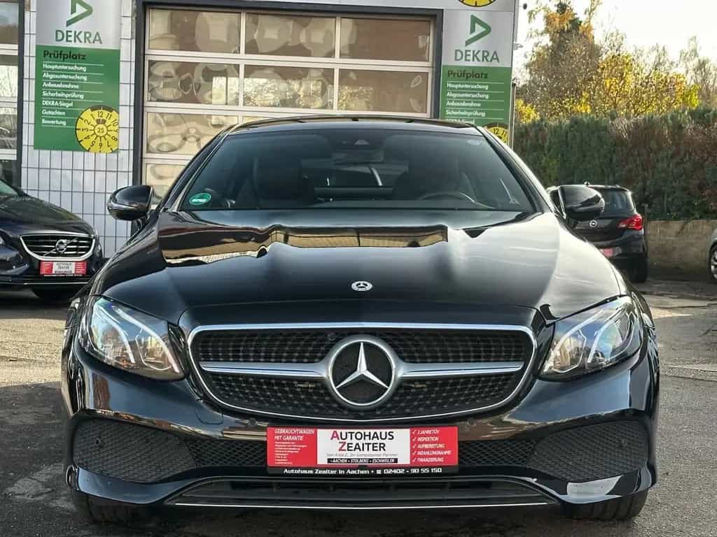 Mercedes-Benz E 300 Coupe*1.Hand*Tüv*Inspektion* 11/2018-photo-2