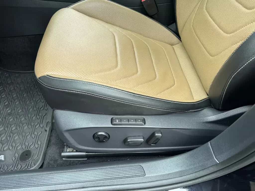 Volkswagen Jetta Sport 1.4 TSI Automatik Panoramadach LED 07/2019-photo-12