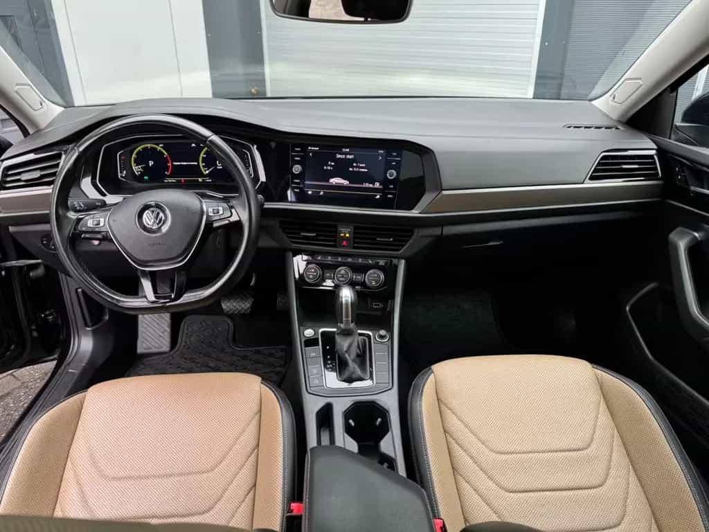 Volkswagen Jetta Sport 1.4 TSI Automatik Panoramadach LED 07/2019-photo-13