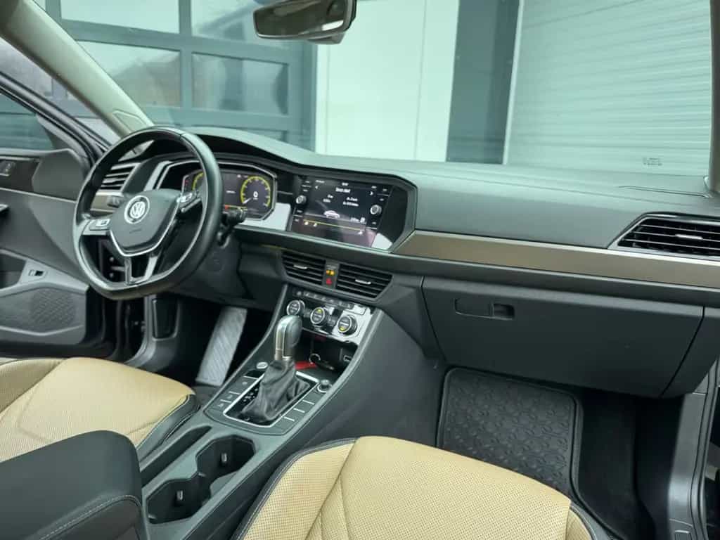Volkswagen Jetta Sport 1.4 TSI Automatik Panoramadach LED 07/2019-photo-17