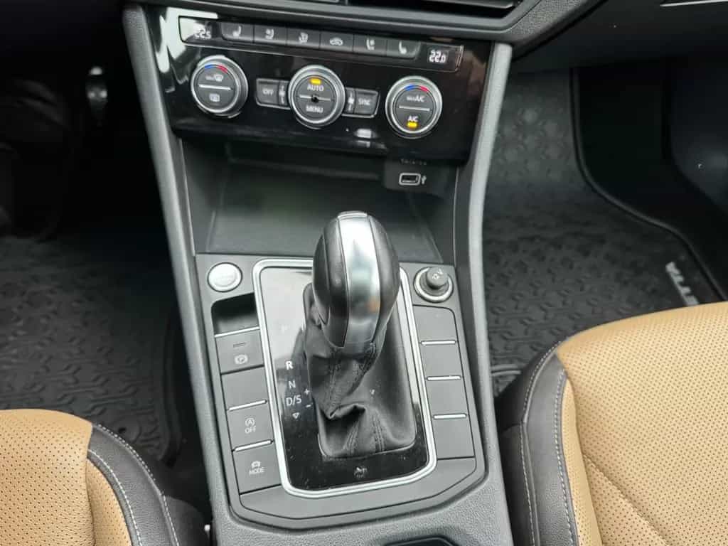 Volkswagen Jetta Sport 1.4 TSI Automatik Panoramadach LED 07/2019-photo-23