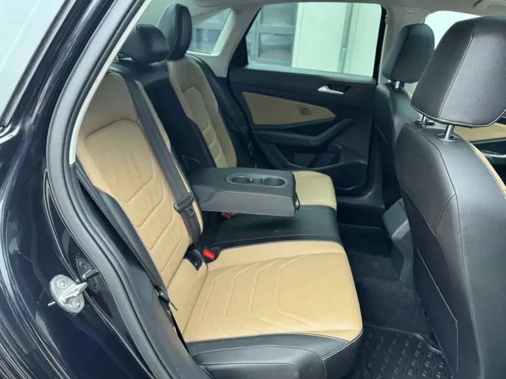 Volkswagen Jetta Sport 1.4 TSI Automatik Panoramadach LED 07/2019-photo-27
