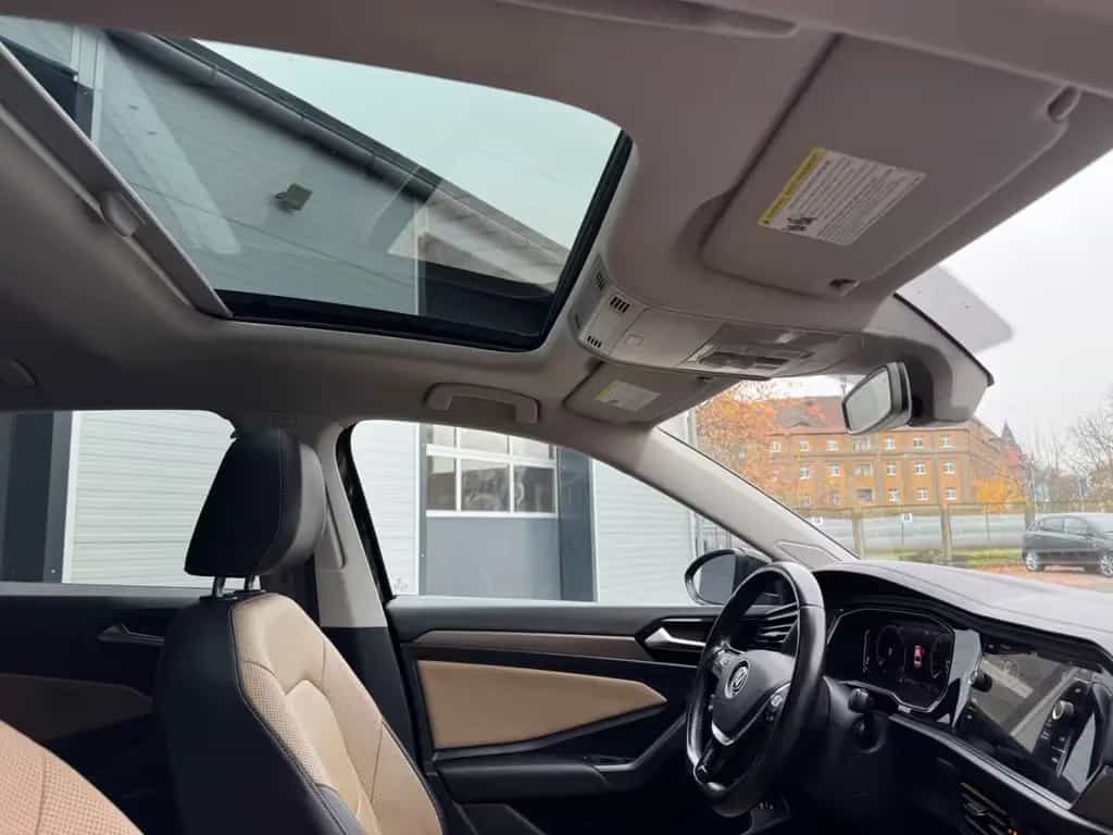 Volkswagen Jetta Sport 1.4 TSI Automatik Panoramadach LED 07/2019-photo-28