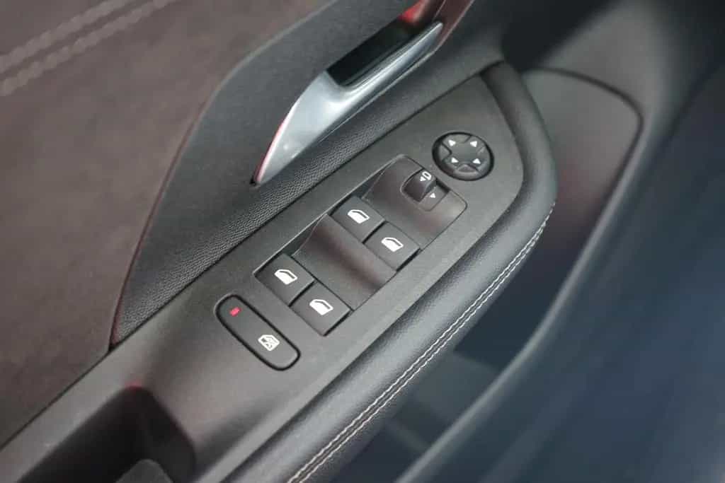 Opel Mokka 1.2 Turbo Ultimate LED Navi Sitzheizung 09/2021-photo-23