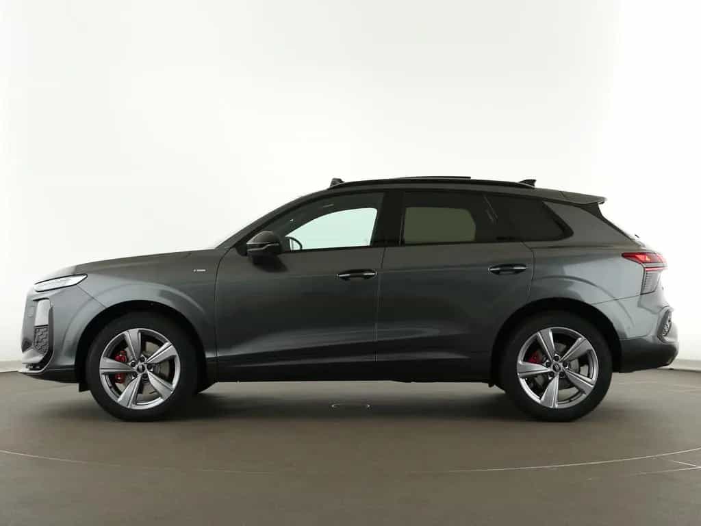 Audi Q3 SUV TFSI quattro 195 kW S tronic  LED Navi He 10/2025-photo-3