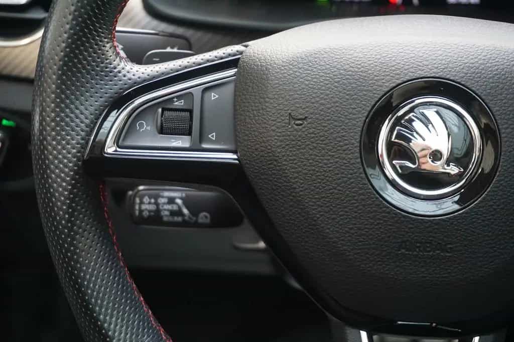 Skoda Kamiq Monte Carlo DSG, NAVI, GLASDACH, LED, AHZV 04/2020-photo-12