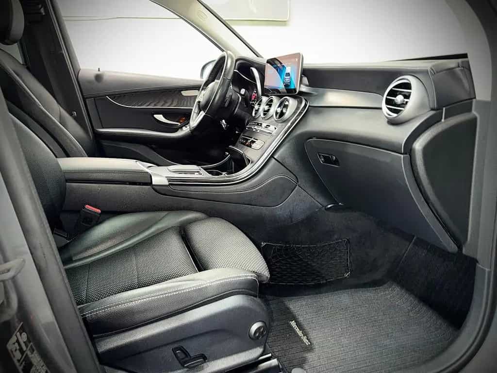 Mercedes-Benz GLC-Class 300d*4-MATIC*PANO*NIGHT*HEAD-UP*2.HAND* 10/2019-photo-15