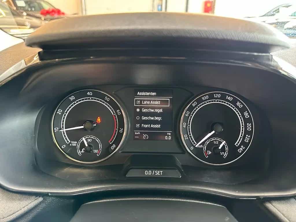 Skoda Fabia Tour *1. Hand*Klima*MirrorLink*LED*PDC* 02/2022-photo-37