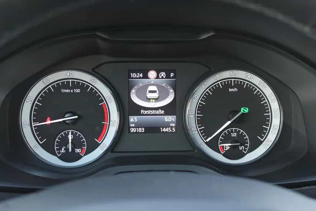 Skoda Karoq 1.5l Style DSG /AHK/LED 11/2017-photo-15