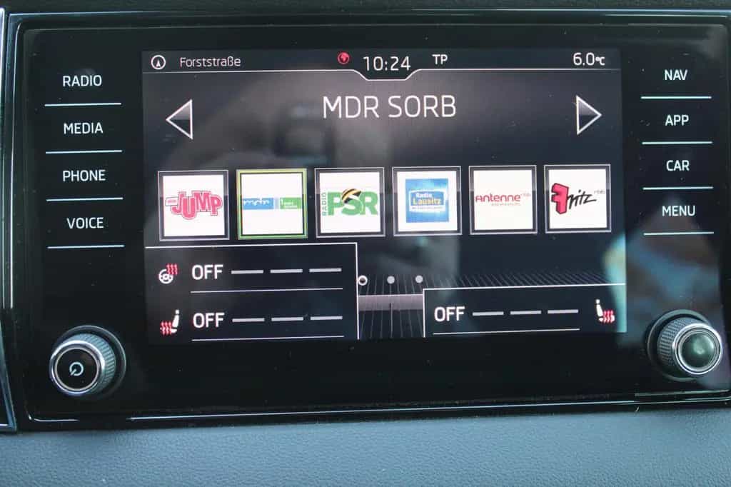 Skoda Karoq 1.5l Style DSG /AHK/LED 11/2017-photo-18