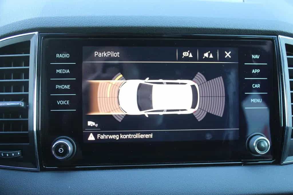 Skoda Karoq 1.5l Style DSG /AHK/LED 11/2017-photo-32