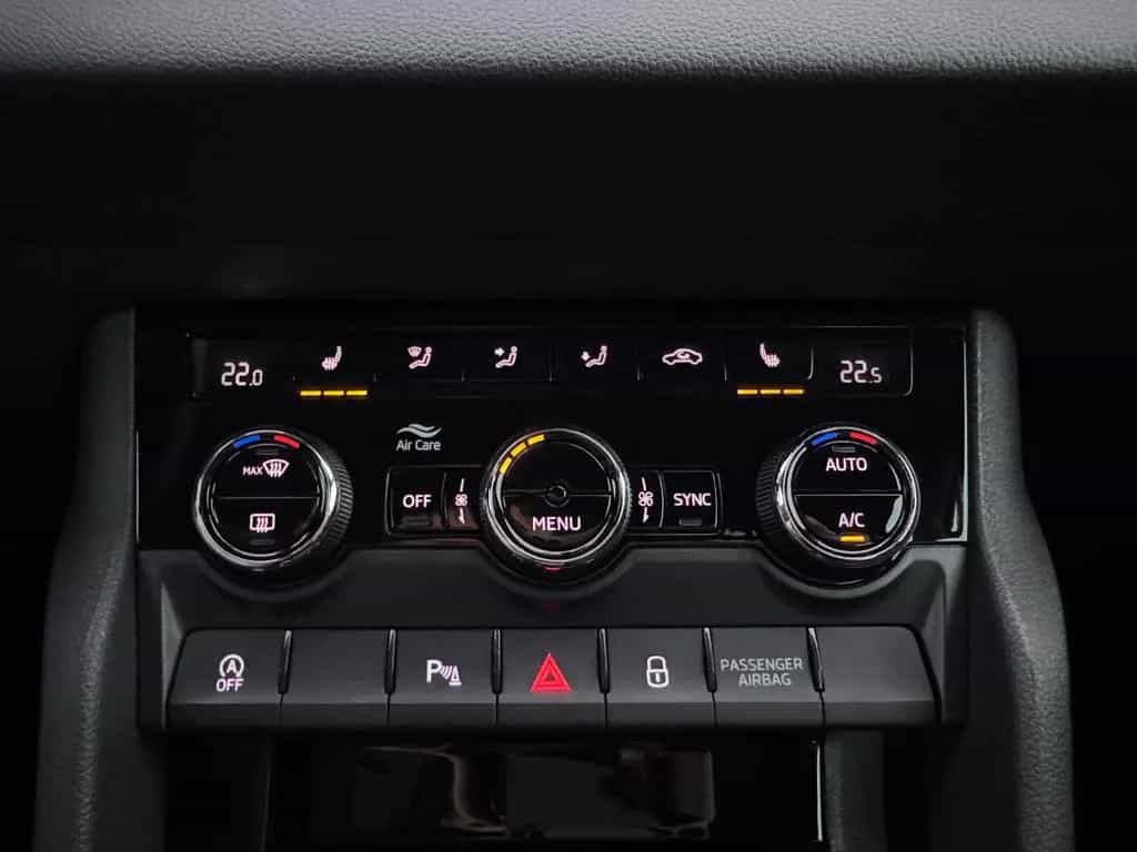 Skoda Karoq Ambition AUTOMATIK°LED°NAVI°KEYLESS°SHZ 08/2019-photo-19