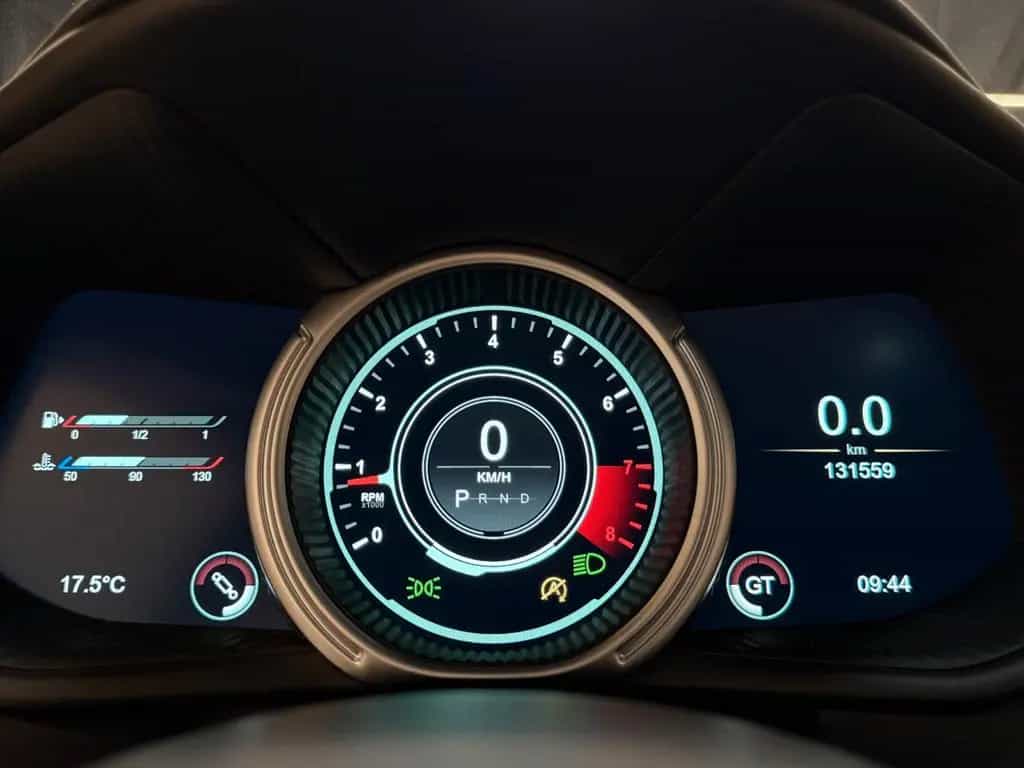 Aston Martin DB11 V8 09/2018-photo-19