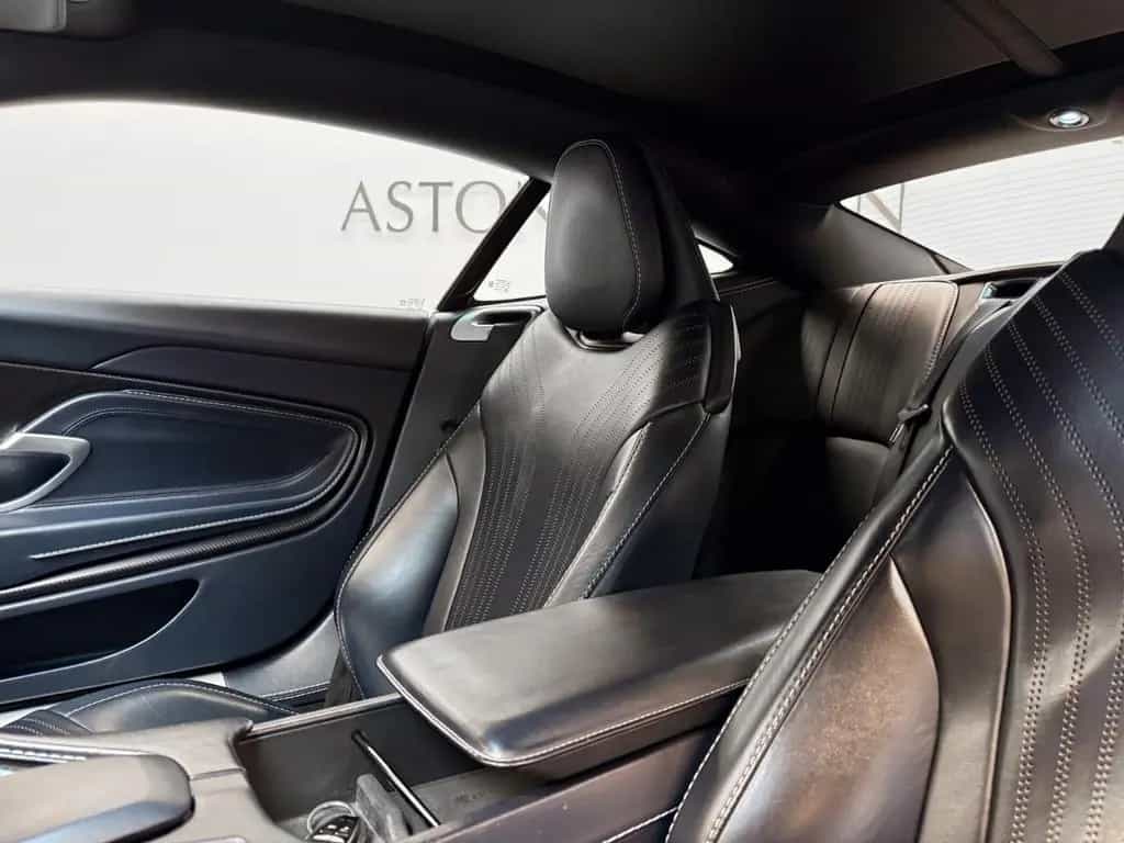 Aston Martin DB11 V8 09/2018-photo-23