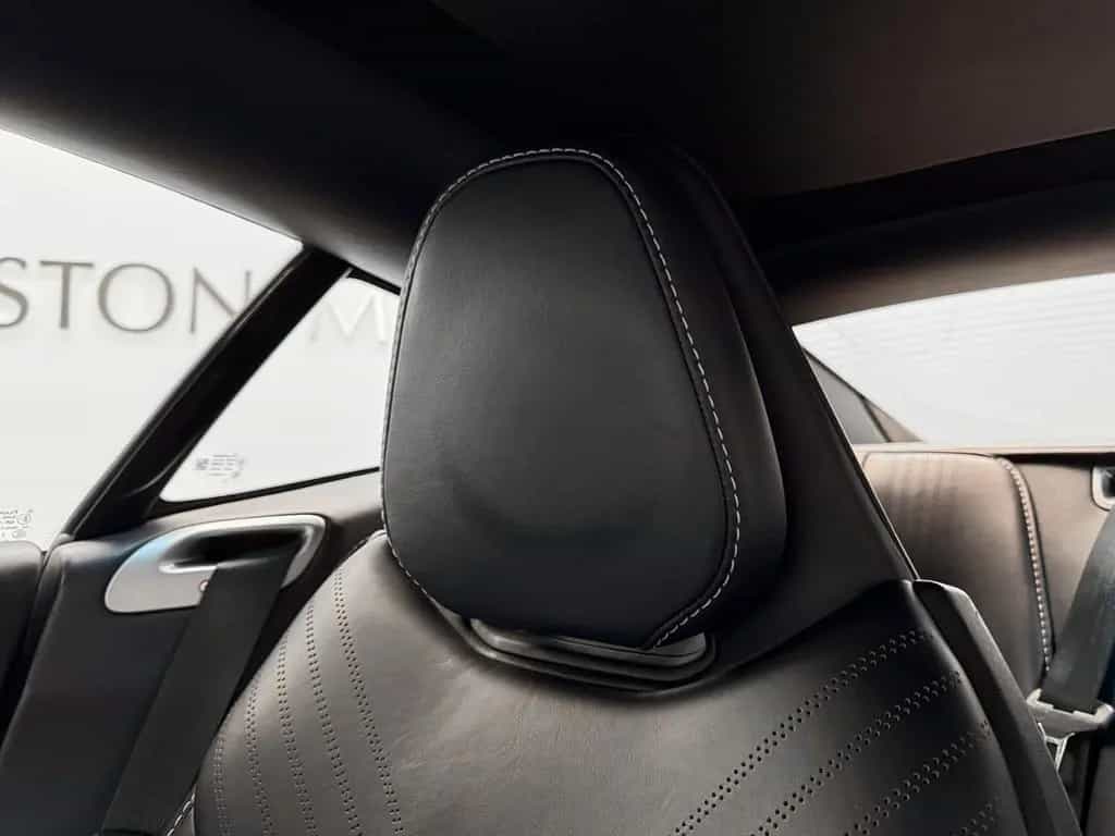 Aston Martin DB11 V8 09/2018-photo-24