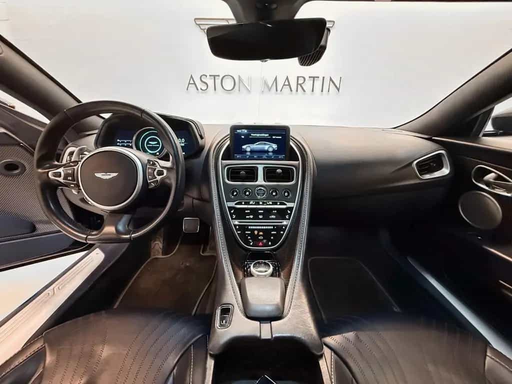 Aston Martin DB11 V8 09/2018-photo-26