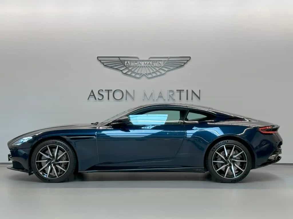Aston Martin DB11 V8 09/2018-photo-3