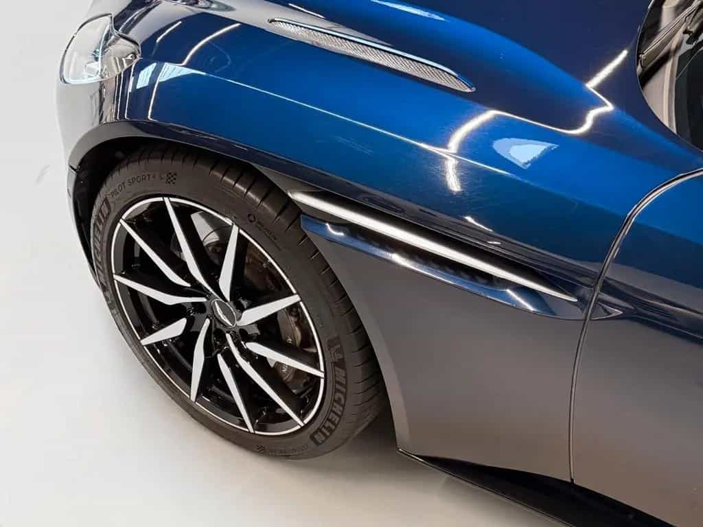 Aston Martin DB11 V8 09/2018-photo-9
