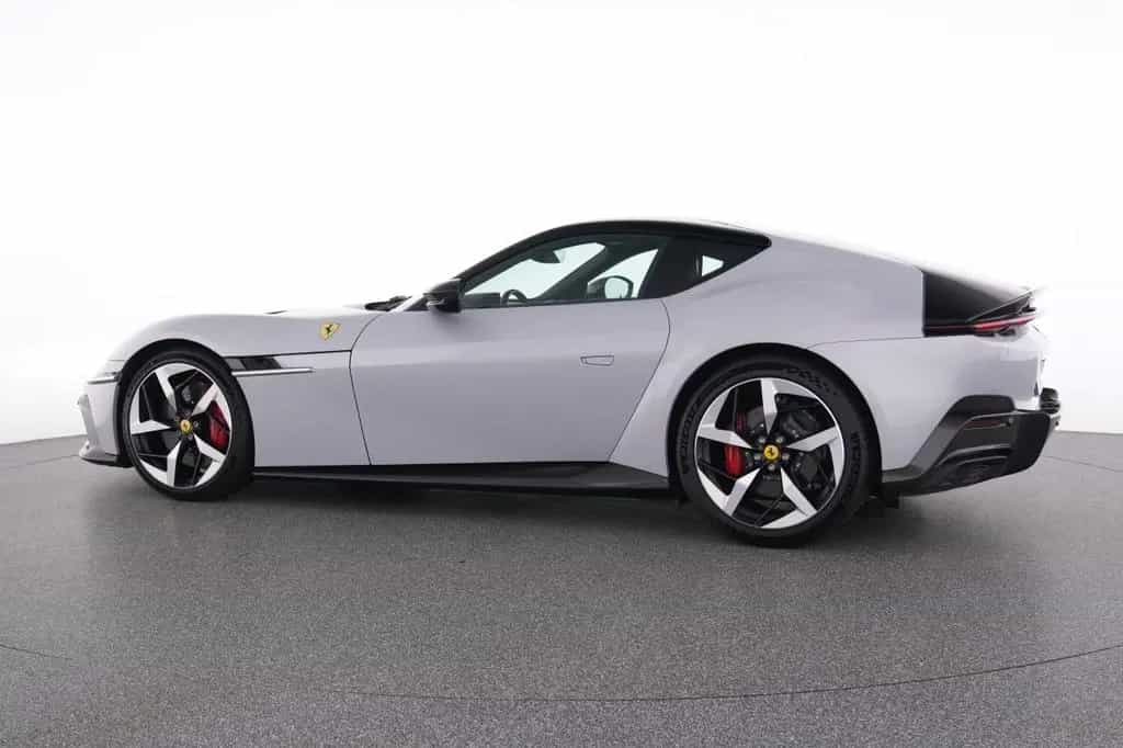 Ferrari 12Cilindri Full Carbon 04/2025-photo-5