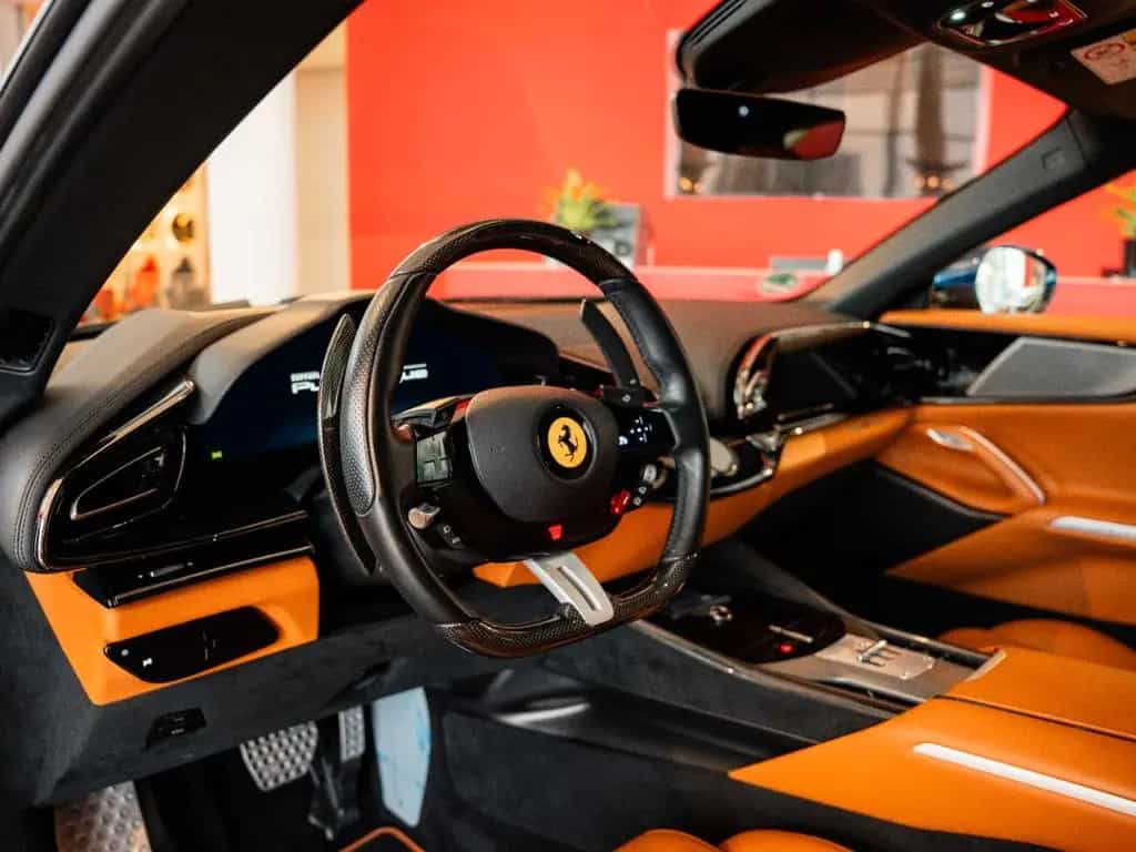 Ferrari Purosangue Panoramadach*Massagesitze*LED-Lenkrad 12/2023-photo-18