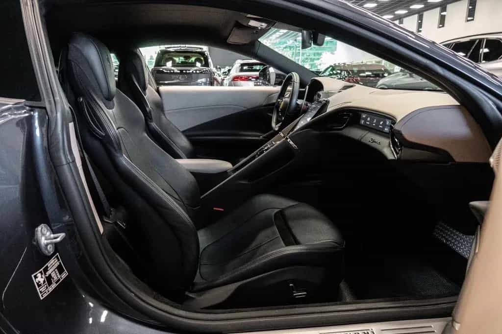 Ferrari Roma V8 Sonderausstattung Werksgarantie 2028 01/2020-photo-10