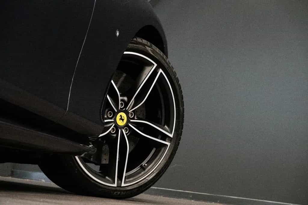 Ferrari Roma V8 Sonderausstattung Werksgarantie 2028 01/2020-photo-18