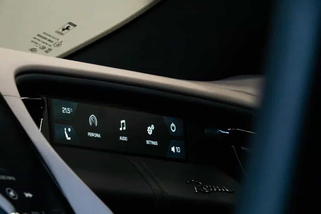 Ferrari Roma V8 Sonderausstattung Werksgarantie 2028 01/2020-photo-21