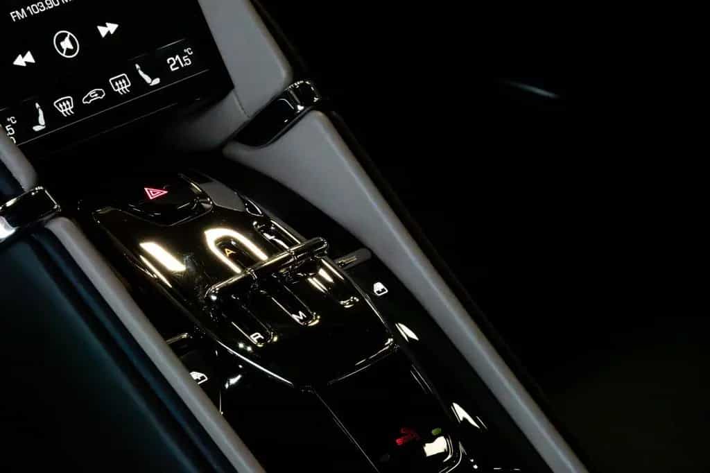 Ferrari Roma V8 Sonderausstattung Werksgarantie 2028 01/2020-photo-22