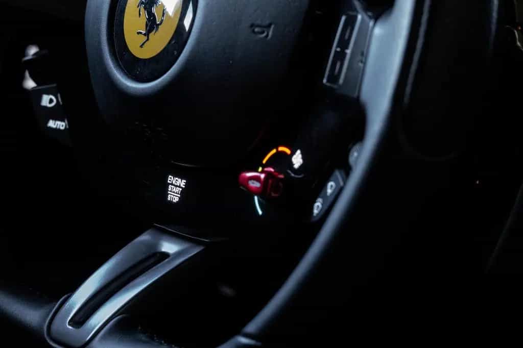 Ferrari Roma V8 Sonderausstattung Werksgarantie 2028 01/2020-photo-26