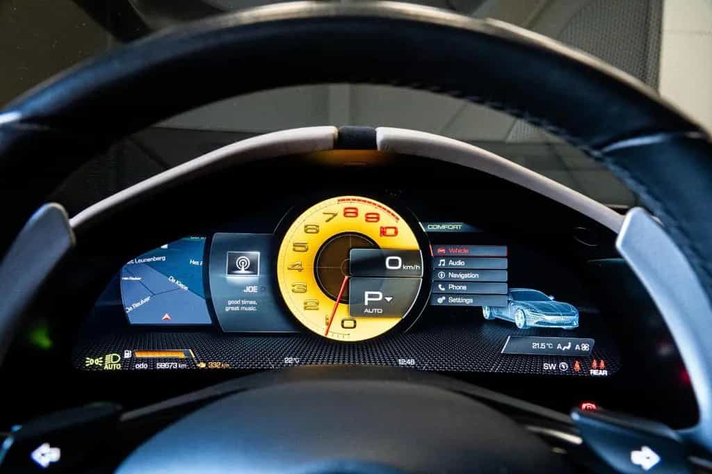 Ferrari Roma V8 Sonderausstattung Werksgarantie 2028 01/2020-photo-29