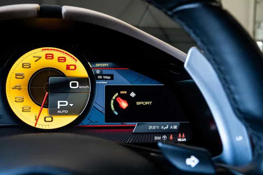 Ferrari Roma V8 Sonderausstattung Werksgarantie 2028 01/2020-photo-31