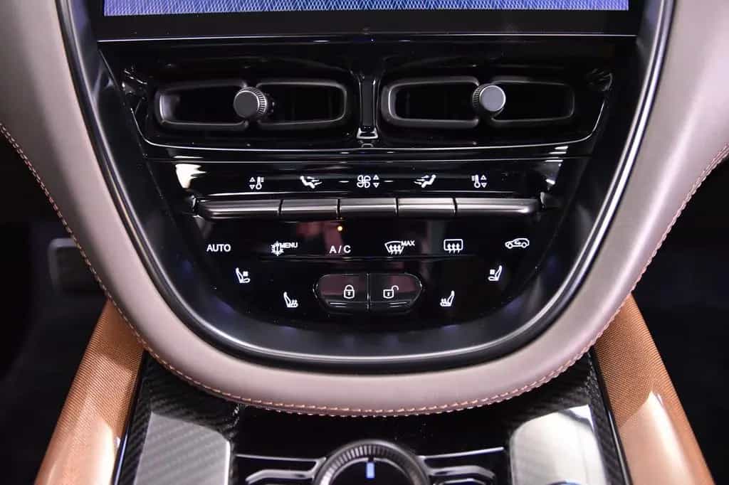 Aston Martin DBX 4.0 V8 DBX707 07/2023-photo-15