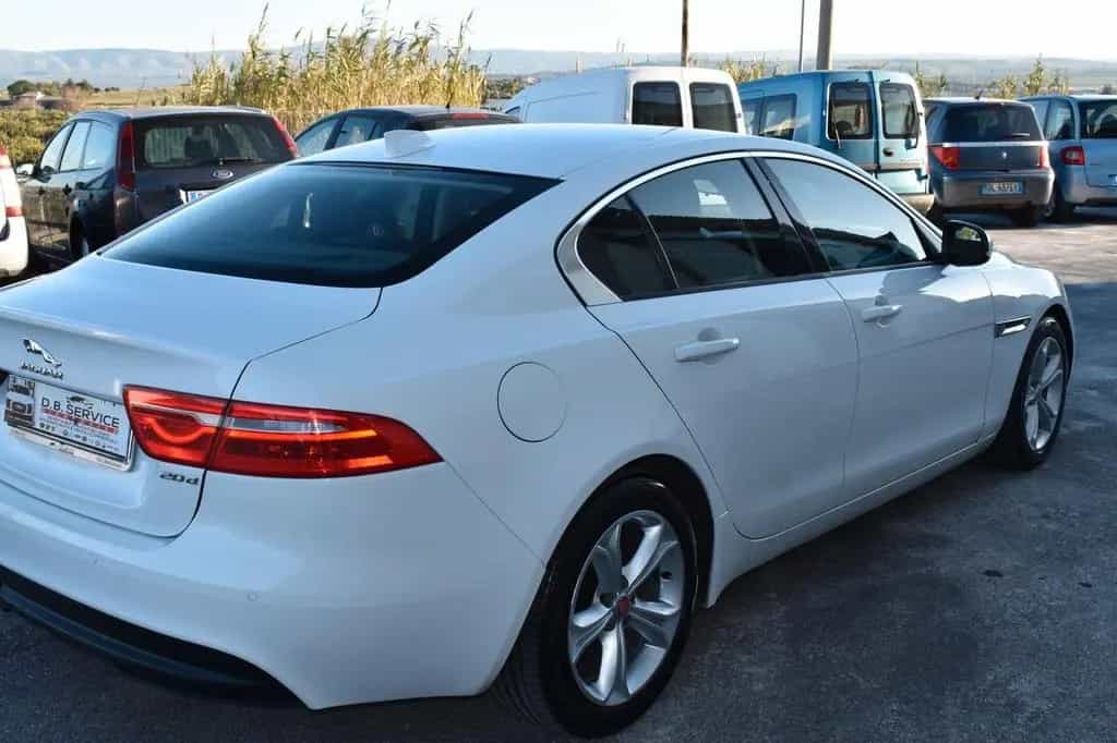 Jaguar XE 09/2016-photo-8