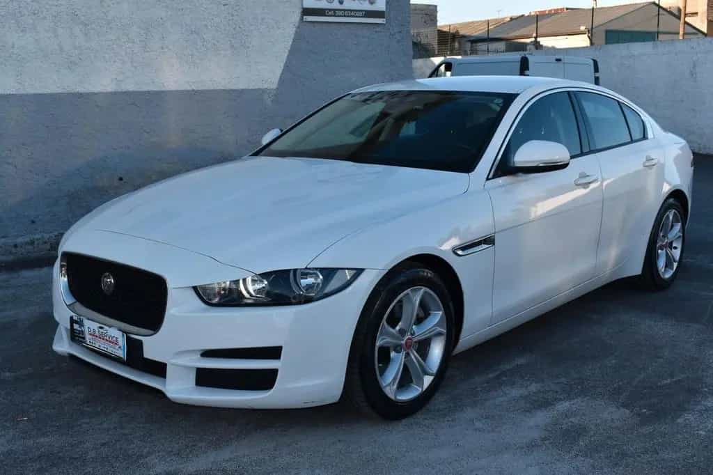 Jaguar XE 09/2016-photo-10